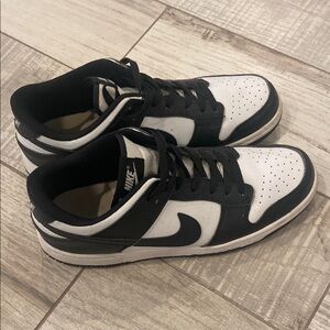 Nike Men's Classic Black and White Sneakers
